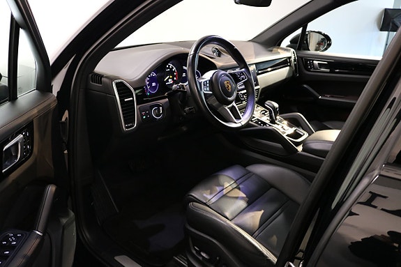 Porsche Cayenne 7 of 25