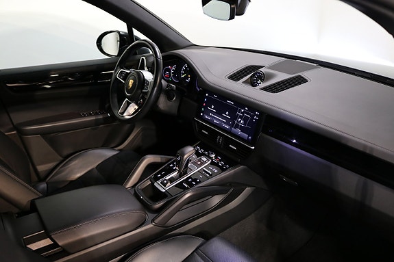 Porsche Cayenne 13 of 25