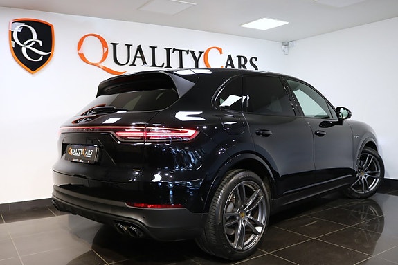 Porsche Cayenne 3 of 5