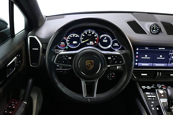 Porsche Cayenne 9 of 25