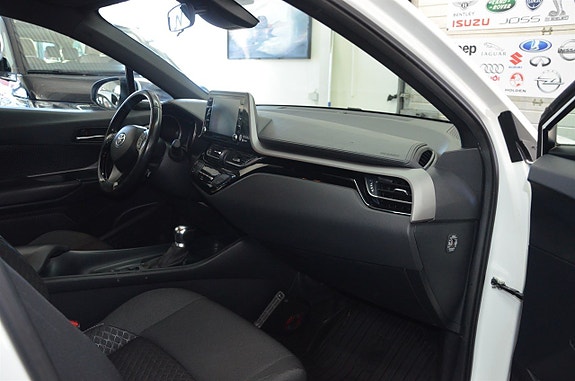Toyota C-HR 6 of 13