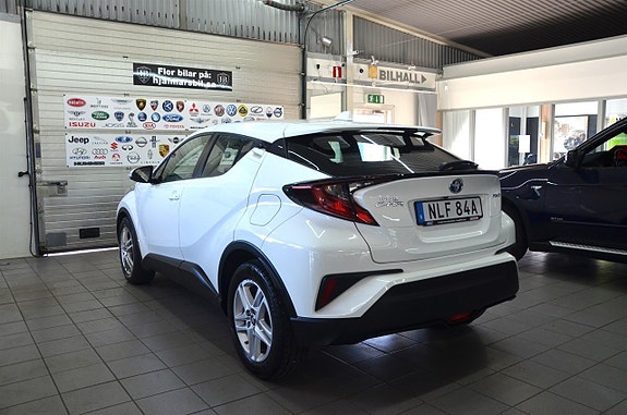 Toyota C-HR 3 of 13