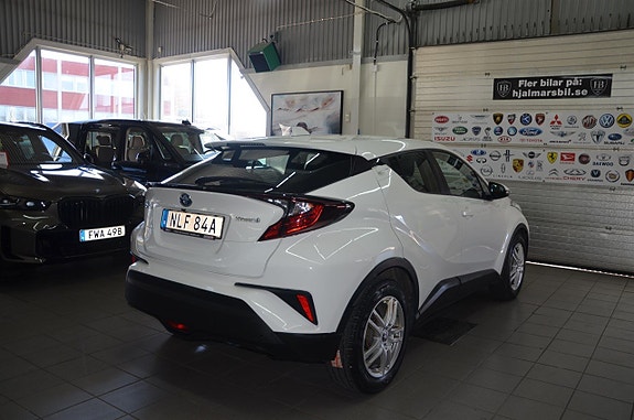 Toyota C-HR 2 of 13