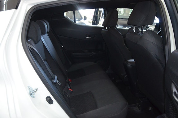 Toyota C-HR 8 of 13
