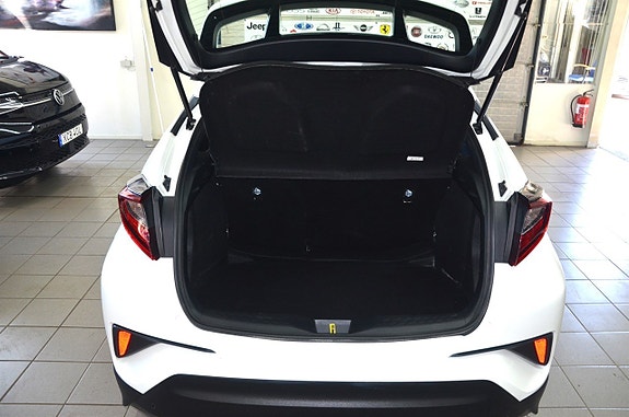 Toyota C-HR 12 of 13
