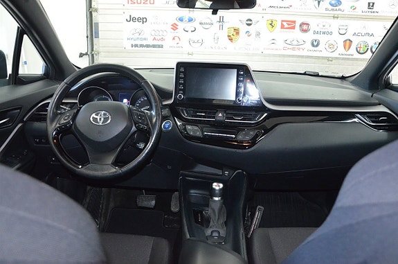 Toyota C-HR 9 of 13