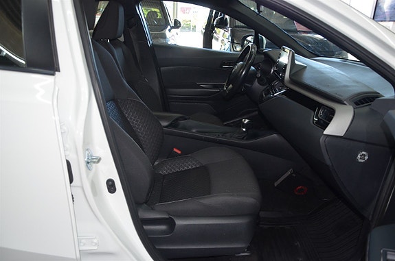 Toyota C-HR 7 of 13
