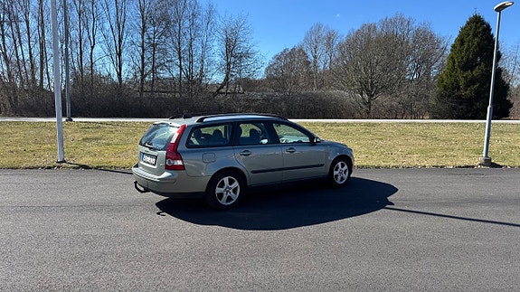 Volvo V50 2 of 5