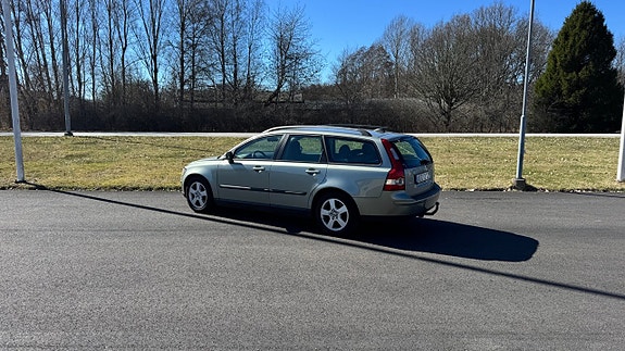 Volvo V50 3 of 5