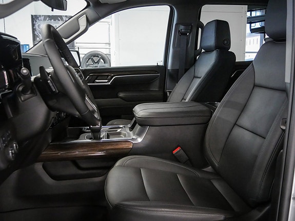 Chevrolet Silverado EV 14 of 29