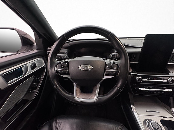 Ford Explorer 15 of 30
