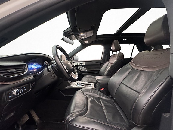 Ford Explorer 11 of 30