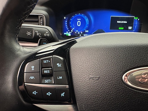 Ford Explorer 18 of 30