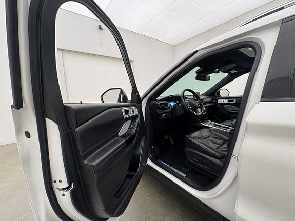 Ford Explorer 10 of 30