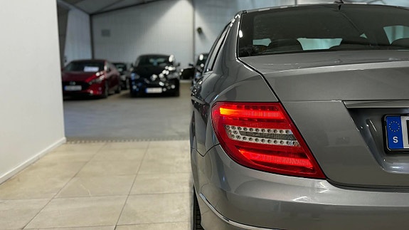 Mercedes-Benz C180 11 of 23