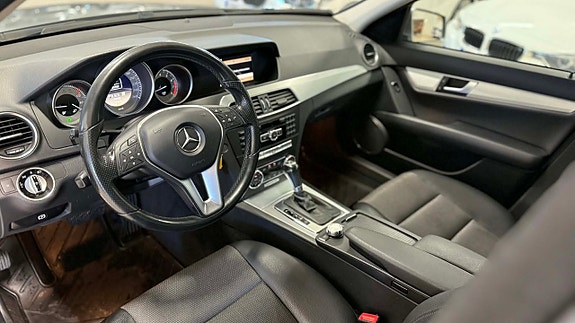 Mercedes-Benz C180 16 of 23