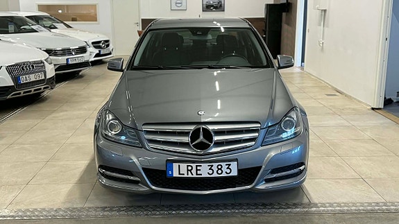 Mercedes-Benz C180 2 of 5