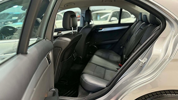 Mercedes-Benz C180 18 of 23