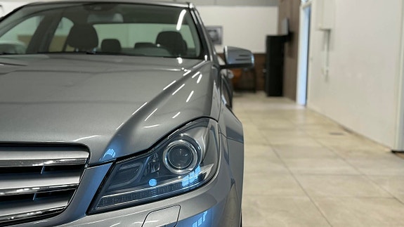 Mercedes-Benz C180 13 of 23