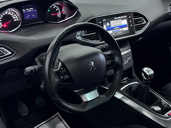 Peugeot 308 2 of 5