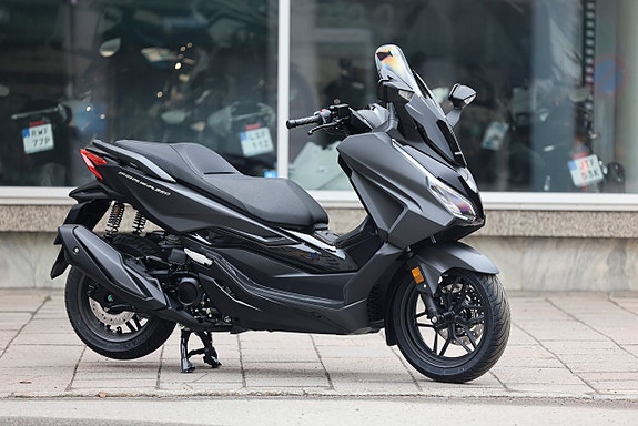 Honda FORZA 350 Scooter | Svart | NU I LAGER! 2 of 16