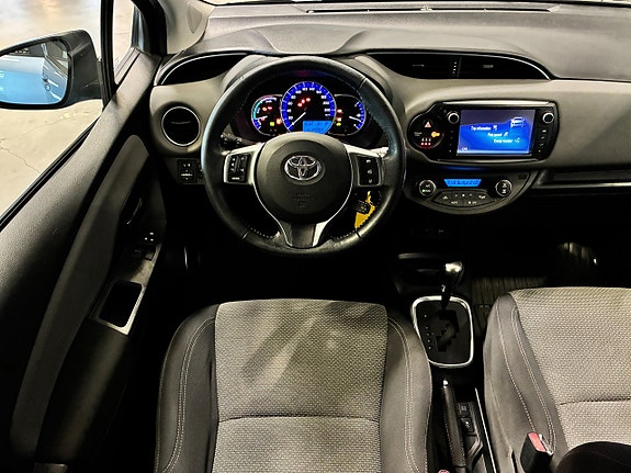 Toyota Yaris 15 of 21