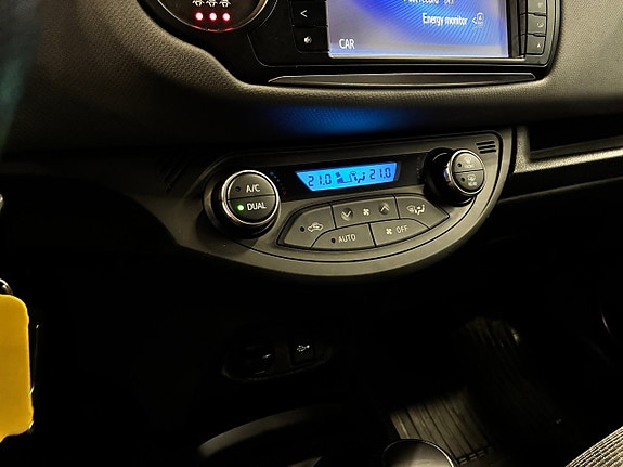 Toyota Yaris 18 of 21