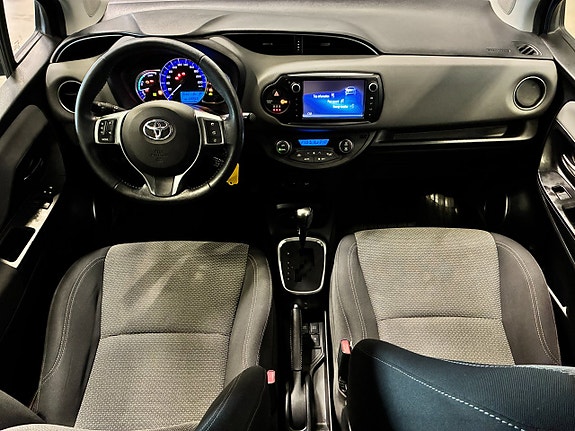 Toyota Yaris 14 of 21