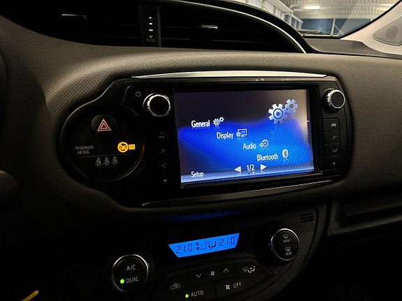 Toyota Yaris 17 of 21
