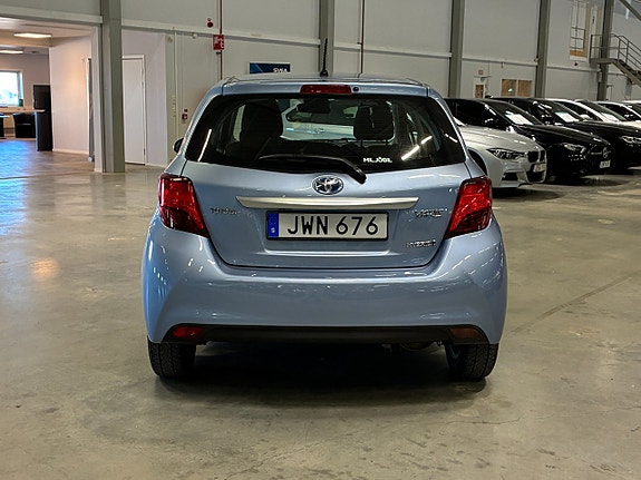 Toyota Yaris 4 of 21