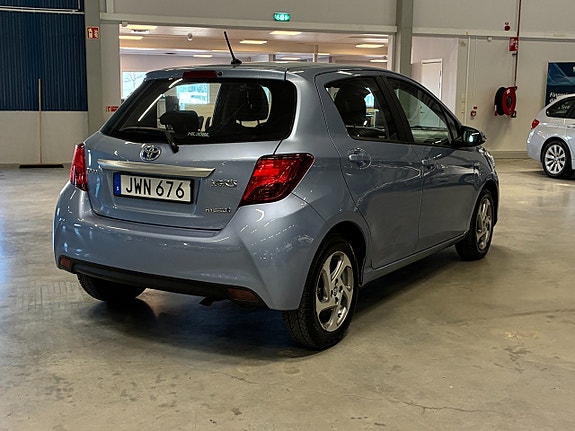 Toyota Yaris 3 of 21