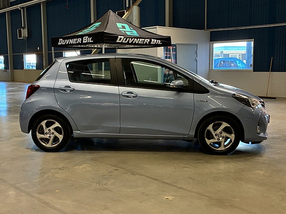 Toyota Yaris 2 of 21