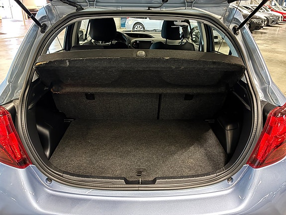 Toyota Yaris 8 of 21