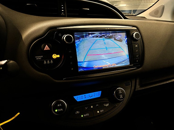 Toyota Yaris 16 of 21