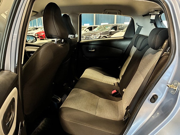 Toyota Yaris 13 of 21