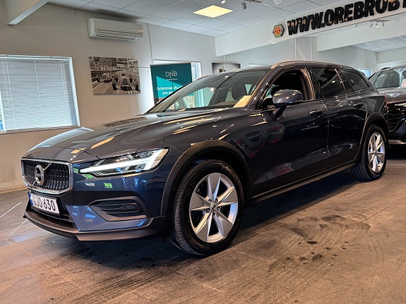 Volvo V60 Cross Country 2 of 5