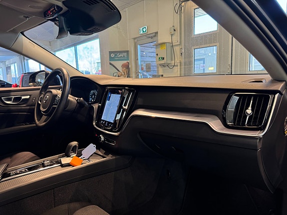Volvo V60 Cross Country 9 of 26