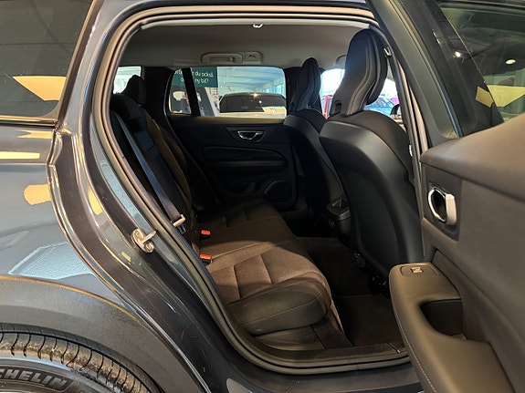 Volvo V60 Cross Country 21 of 26