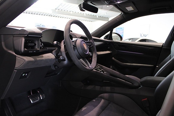 Porsche Macan GTS 3 of 5