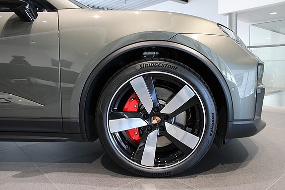Porsche Macan GTS 17 of 21