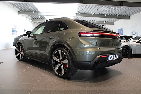 Porsche Macan GTS 2 of 5