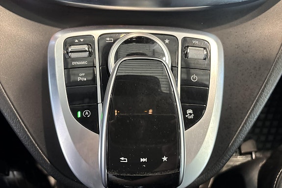 Mercedes-Benz V250 19 of 27