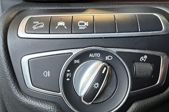 Mercedes-Benz V250 21 of 27