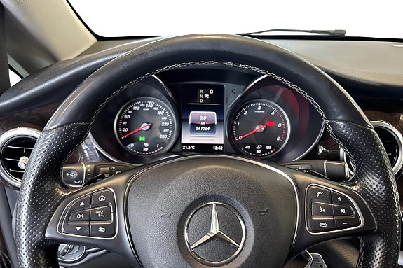 Mercedes-Benz V250 11 of 27