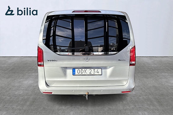 Mercedes-Benz V250 5 of 5
