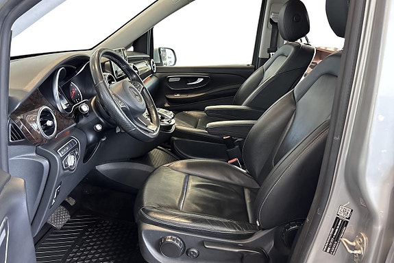 Mercedes-Benz V250 14 of 27
