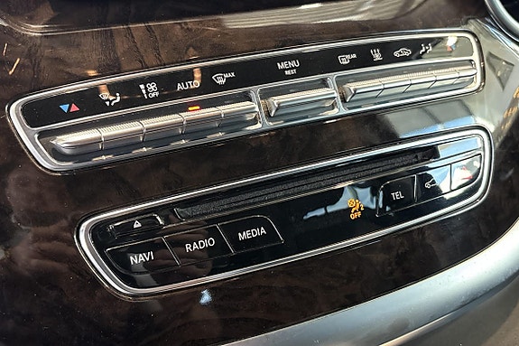 Mercedes-Benz V250 18 of 27