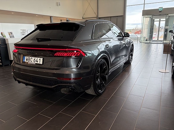 Audi RS Q8 3 of 5