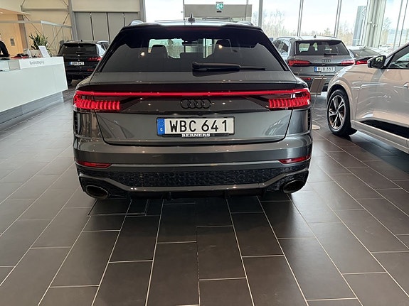 Audi RS Q8 4 of 5
