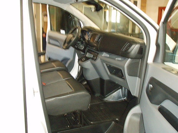 Peugeot Expert 8 of 10